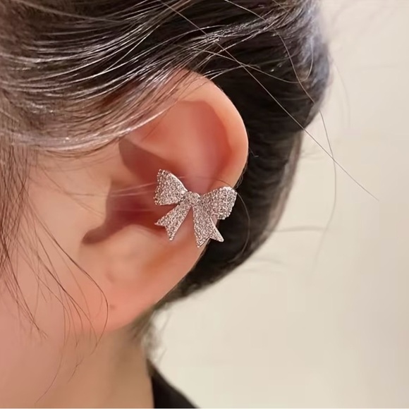 Sparkling Bow Ear Cuff - Picture 2 of 3